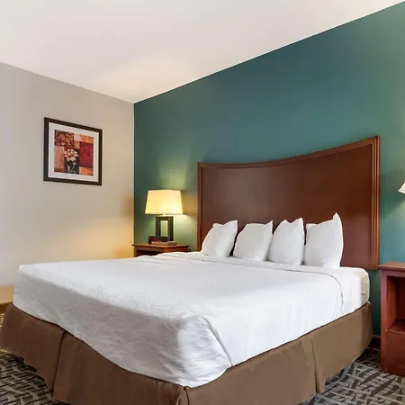 Surestay Plus Hotel By Best Western Topeka-2