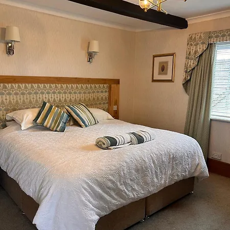 Henwick House Accommodation, Continental Breakfast Included-3