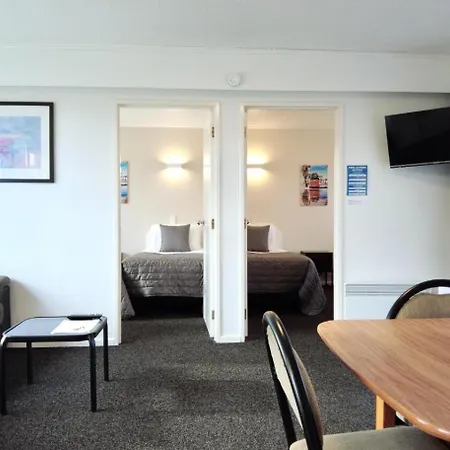 554 Moana Court Motel-2