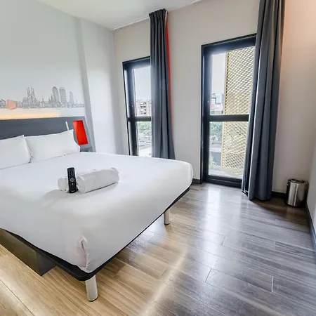 easyHotel Barcelona Fira-3