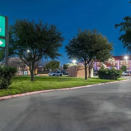 Quality Suites Addison-Dallas-2