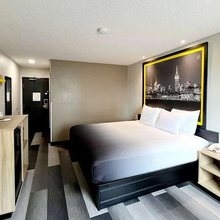 Super 8 By Wyndham Cedar Rapids-2