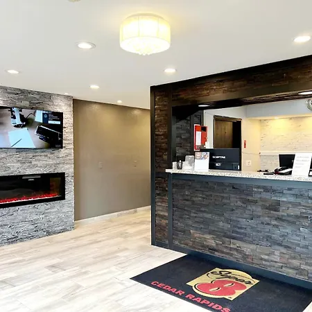 Super 8 By Wyndham Cedar Rapids-3