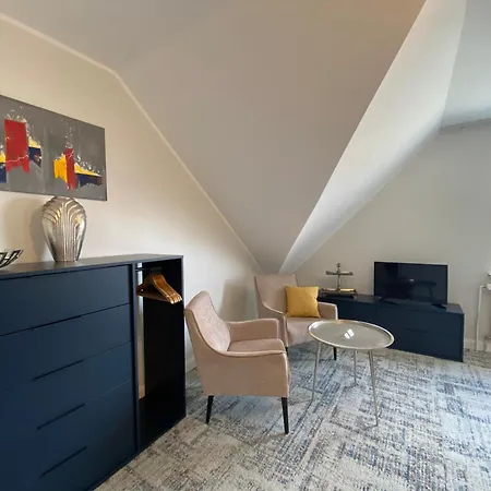 BESOTEL Mettmann-schicke FeWo oder Apartments nähe Golfplatz Gruiten und Neandertal mit Glasfaser WLAN und Parkplatz-viele Schlafzimmer mit Bad en suite-3