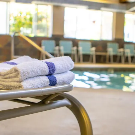 Red Lion Inn & Suites Vancouver-2