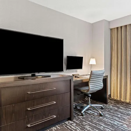 Embassy Suites By Hilton Crystal City National Airport-3