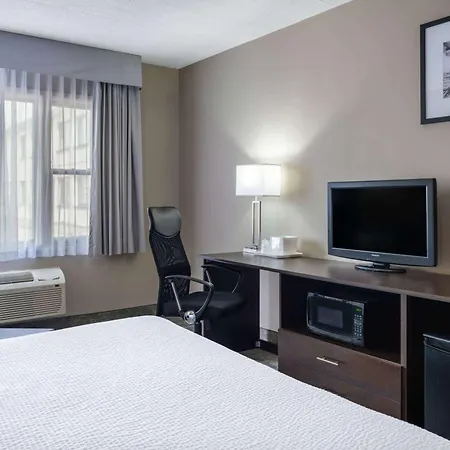 Ramada By Wyndham Thunder Bay Airlane Hotel-2