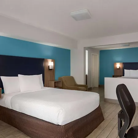 La Quinta By Wyndham Oceanfront Daytona Beach-2