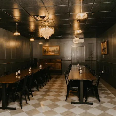 The Brooks Hotel Restaurant And Lounge-3