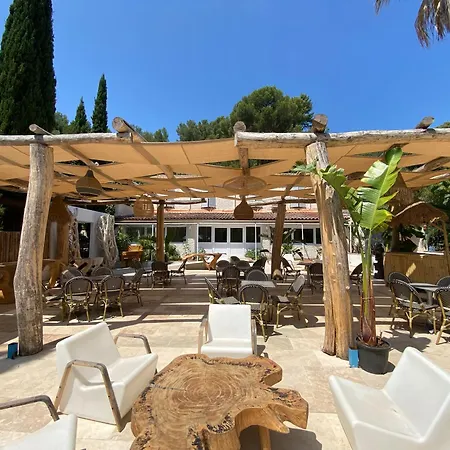 Auberge Des Pins-3