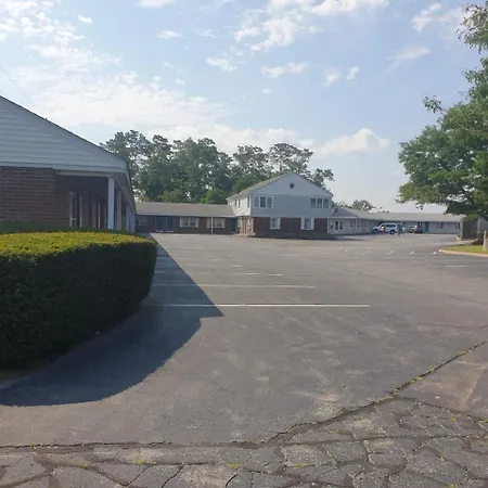 Town & Country Inn-3