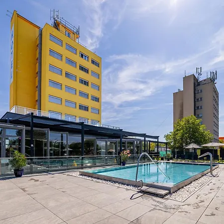 Hotel Aura Design&Garden Pool-2