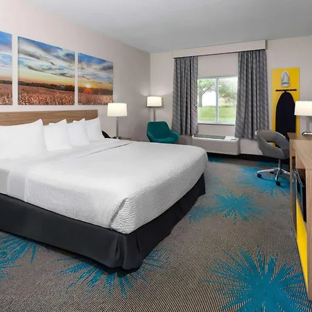 Days Inn & Suites By Wyndham Morris I-80-3