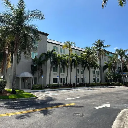 La Quinta Inn & Suites By Wyndham Sawgrass-2