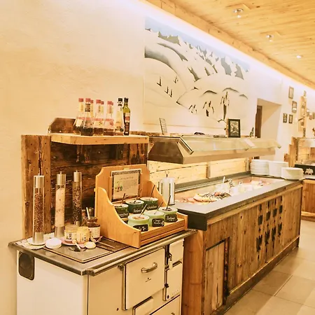 Almi's Berghotel-2