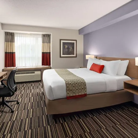 Microtel Inn & Suites By Wyndham Kirkland Lake-3