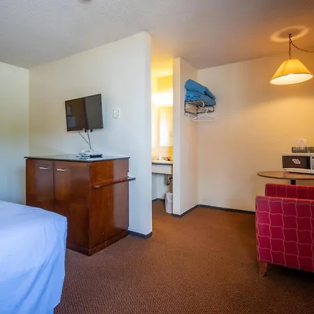 Englehart Motel-2