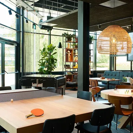 Moxy Amsterdam Schiphol Airport-2