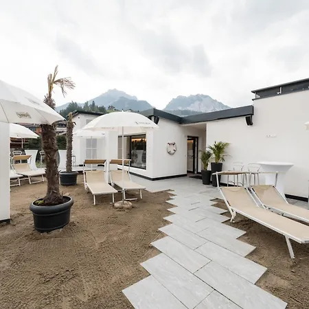Al Plan, A Mountain Moving Hotel-2