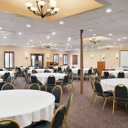 Ramada By Wyndham Tucson-3