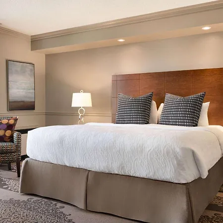 Ramada By Wyndham Cornwall-2