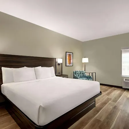 La Quinta By Wyndham Gonzales La-3