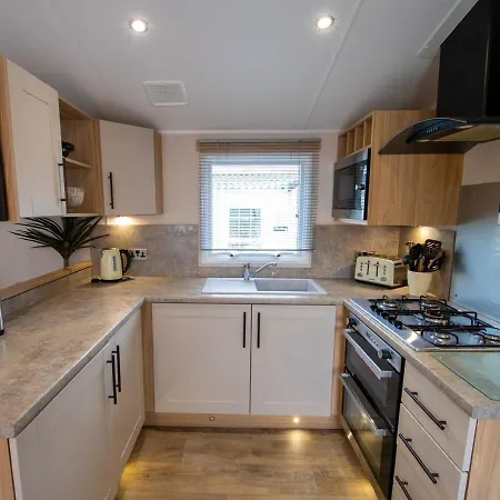 35 Redwood - Beauport Park, Hastings-2