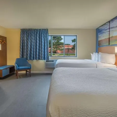 Days Inn & Suites By Wyndham Waterloo-3