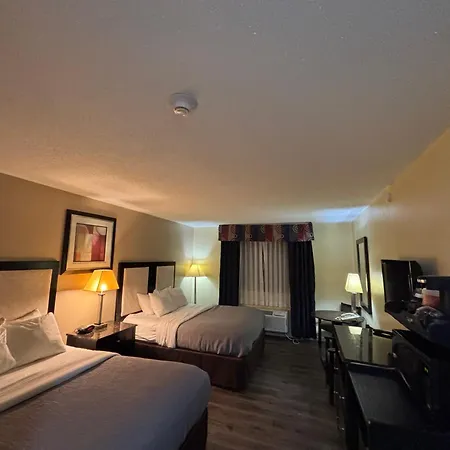 Quality Inn & Suites Woodstock Near Lake Geneva-3