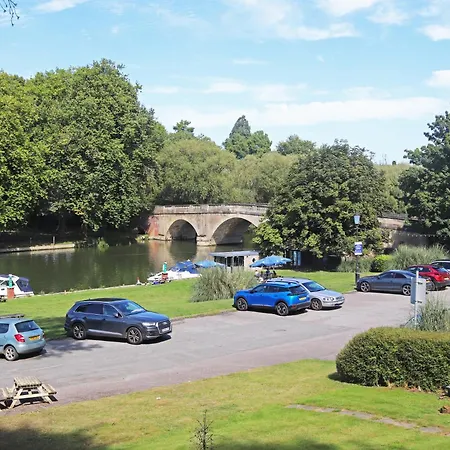 Shillingford Bridge Hotel-3