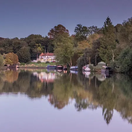 Shillingford Bridge Hotel-2