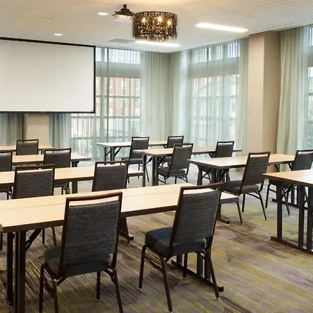 Courtyard By Marriott Seattle Everett Downtown-3