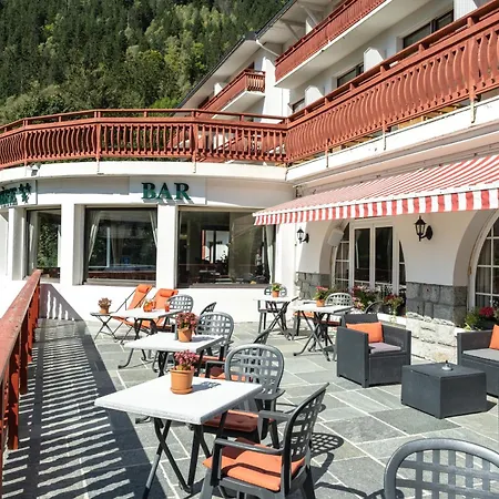 Chalet Hotel La Sapiniere-3