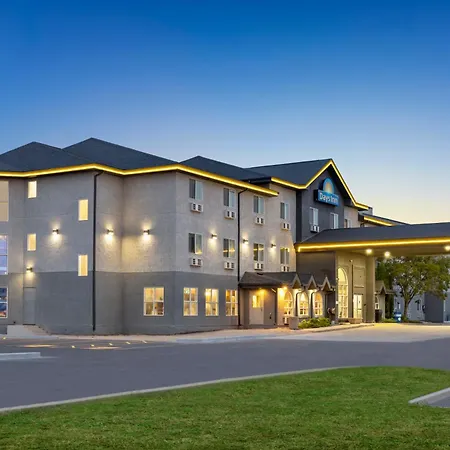 Days Inn By Wyndham Steinbach-3