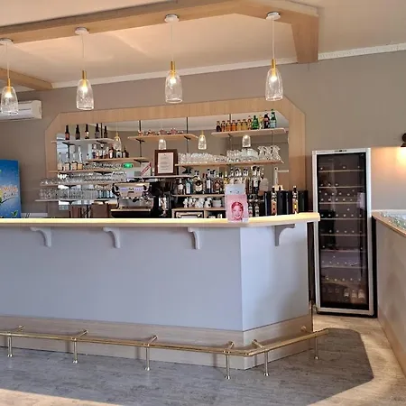 Logis Hotel Restaurant Le Lascaux-2