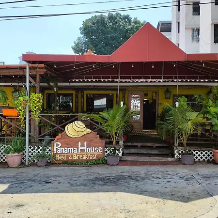 Panama House Bed & Breakfast-3