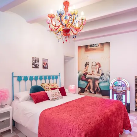La Suite Años 50 La casa Barbie, bañera y chimenea de leña-3