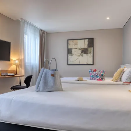 Brit Hotel Les Voyageurs-3