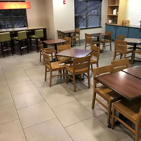 Country Inn & Suites By Radisson, Emporia, Va-3