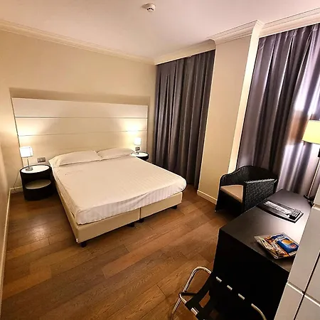 Tag Hotel-3