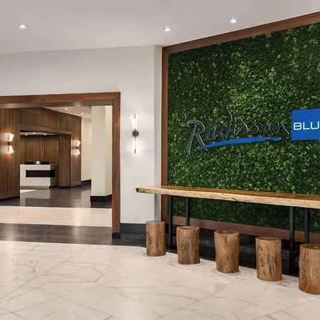 Radisson Blu Vancouver Airport Hotel & Marina-3