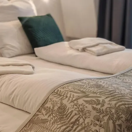 Strandhotel Buckow gut-Hotels SEE-3