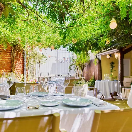 Logis Hôtels Restaurant La Mère Hamard-3