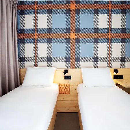 Easyhotel Marseille Euromed-3