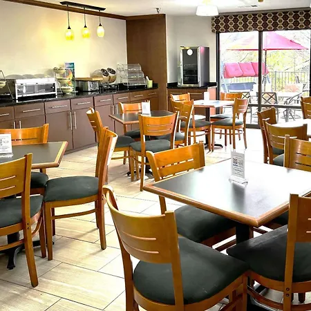 Quality Inn & Suites Dawsonville-3