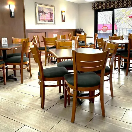 Quality Inn & Suites Dawsonville-2