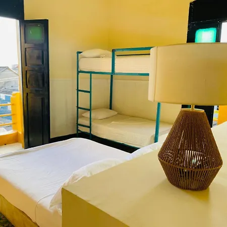 Hostal 1545-3