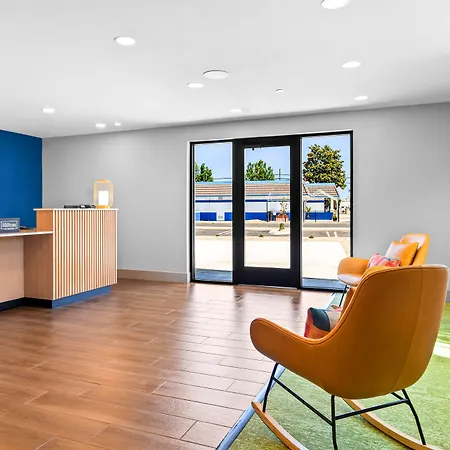 Spark By Hilton Modesto-3