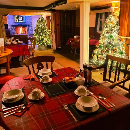 The Horse And Panniers Guest House.-2