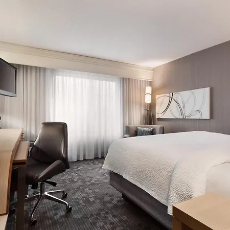 Courtyard By Marriott Topeka-3
